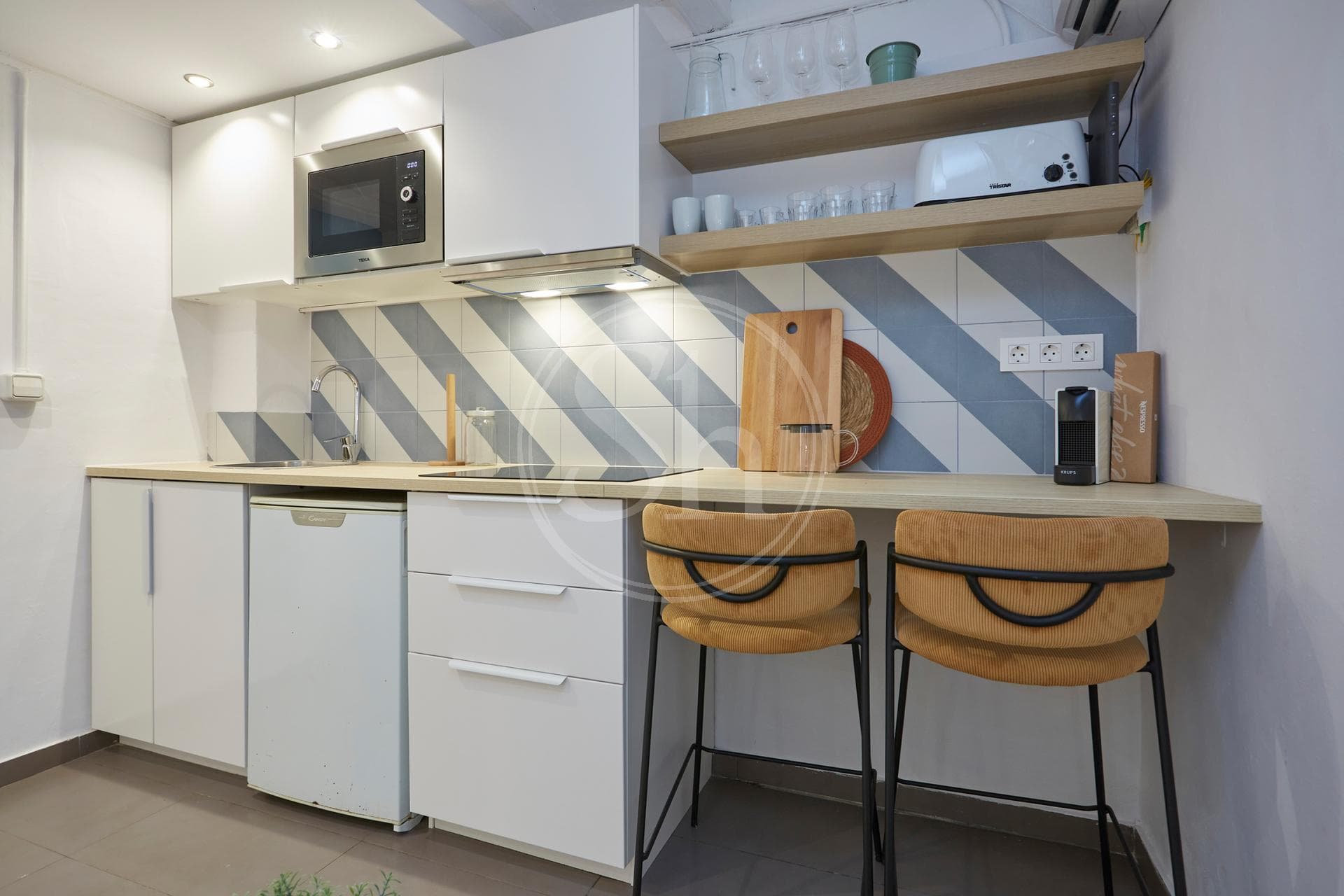 Radas - Av. De Paral·lel | Sants Montjuïc | Barcelona | REF 144VE32DAR1E