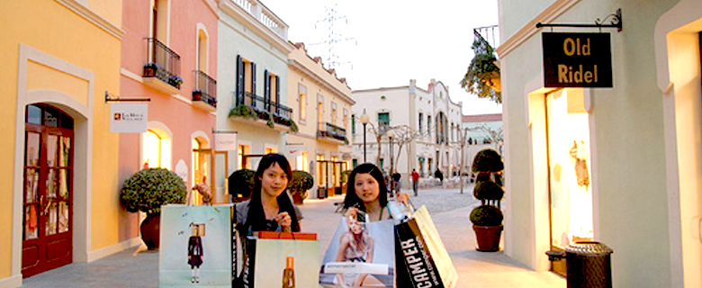 La Roca Village – The chic fashion shopping outlet
