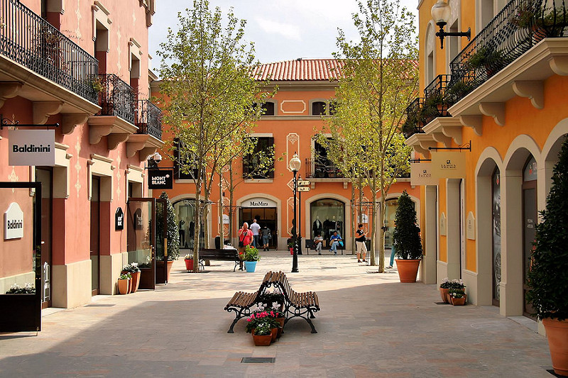 La Roca Shopping Express from Barcelona to La Roca Village